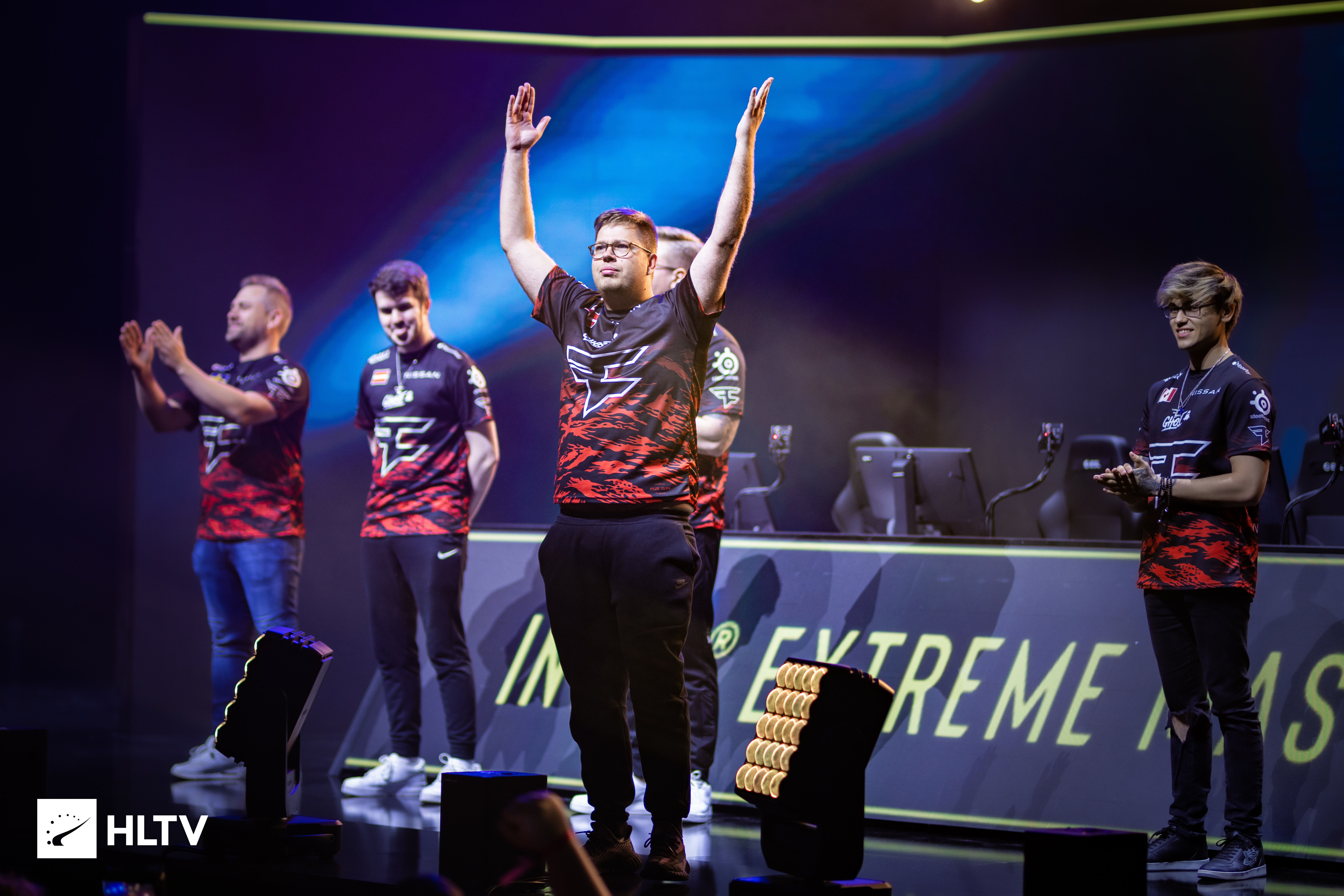 更要在三个 更要在三个